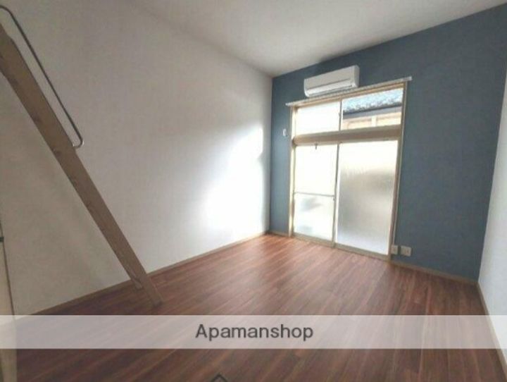 東京都三鷹市上連雀2丁目の賃貸アパートの居間