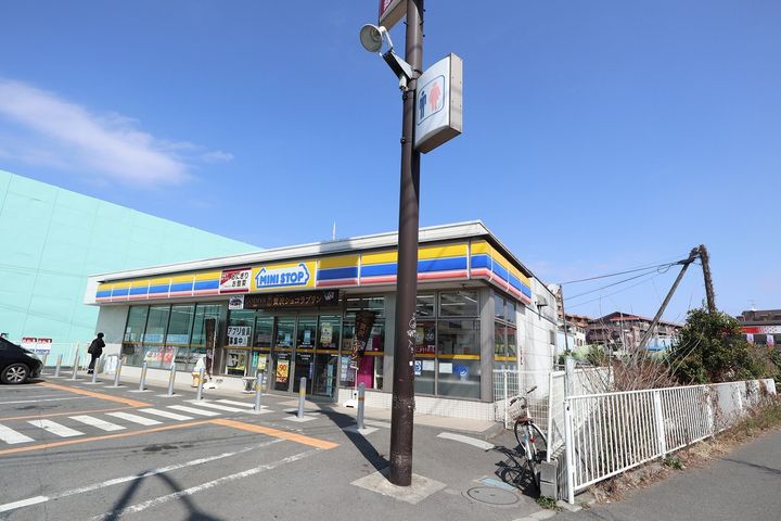 レオパレスウィングの周辺
