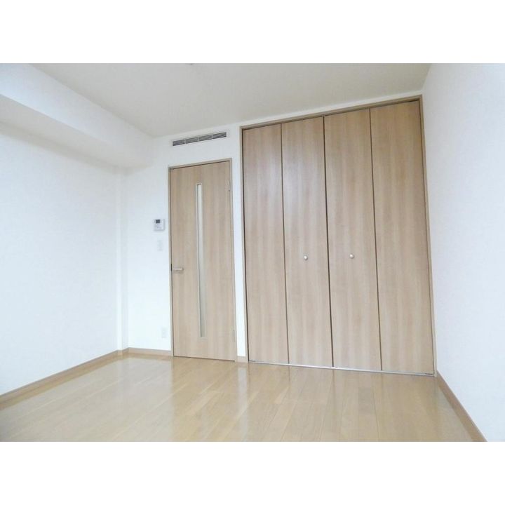 メイプル コート 駒沢203号室の居間