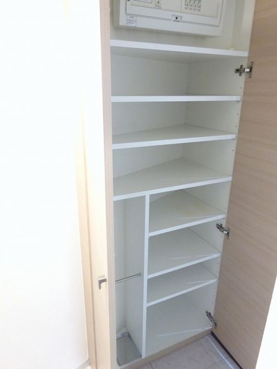 クレアシオン目白通りの玄関