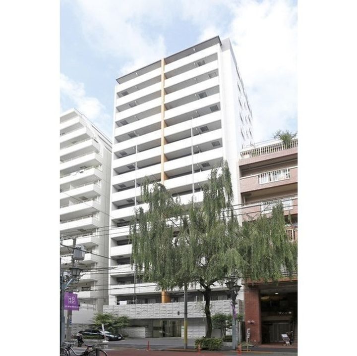 ガーラプレイス新宿御苑の外観