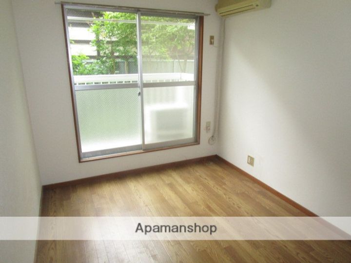 東京都世田谷区奥沢6丁目の賃貸アパートの居間