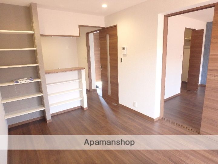 東京都調布市入間町1丁目の賃貸マンションの居間