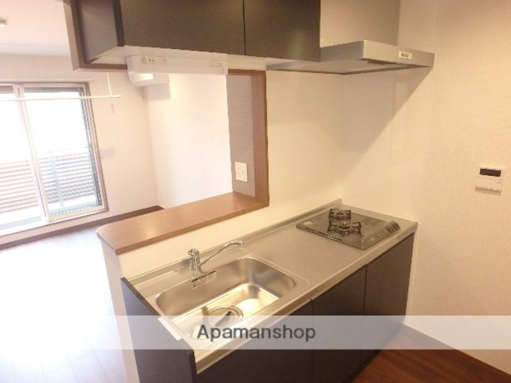 東京都調布市入間町1丁目の賃貸マンションのキッチン