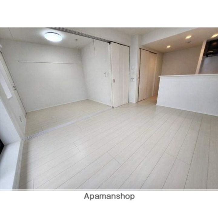 東京都小金井市本町5丁目の賃貸マンションの居間