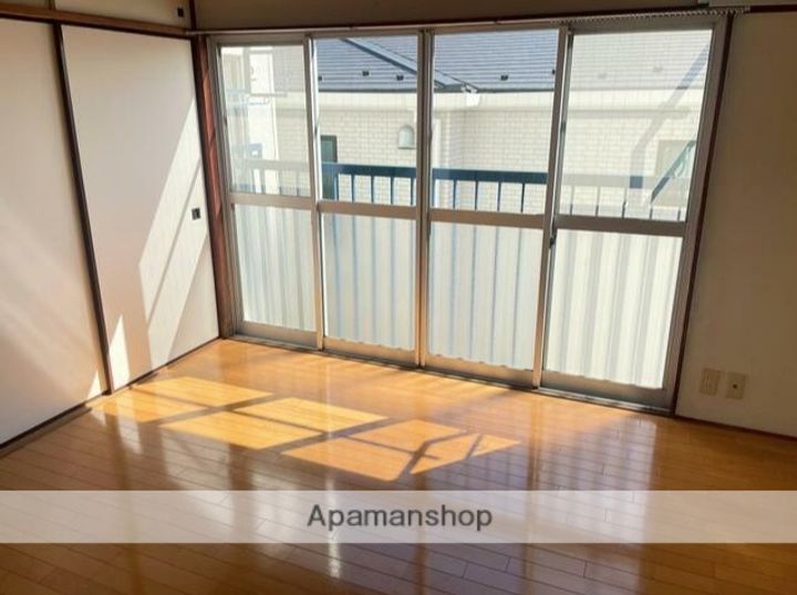 東京都武蔵野市境南町3丁目の賃貸アパートの居間