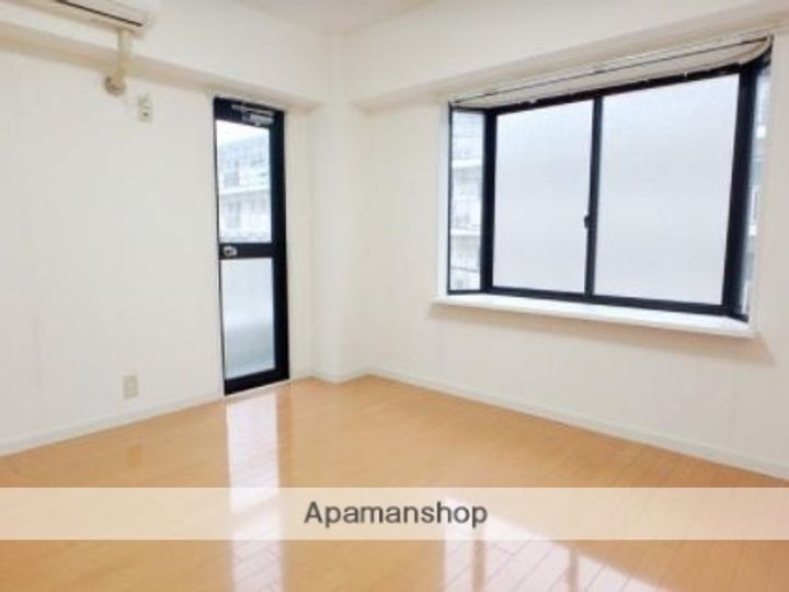 東京都武蔵野市西久保2丁目の賃貸マンションの居間