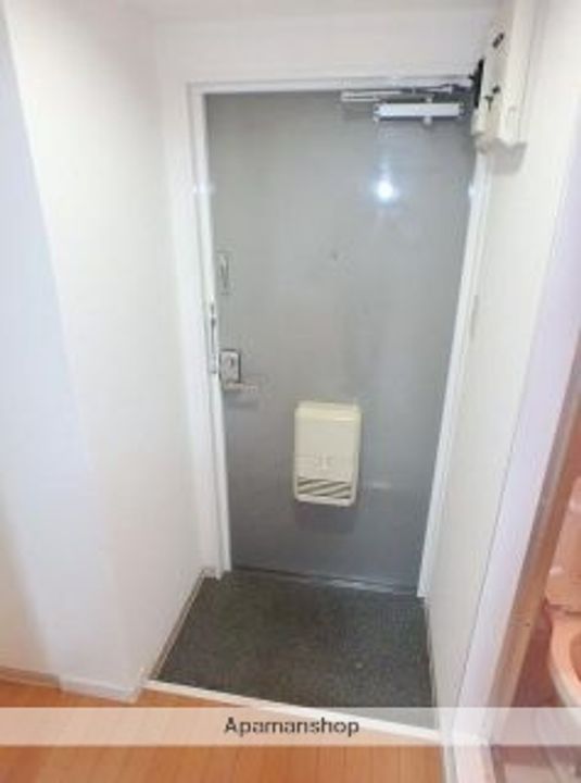 東京都武蔵野市西久保2丁目の賃貸マンションの玄関