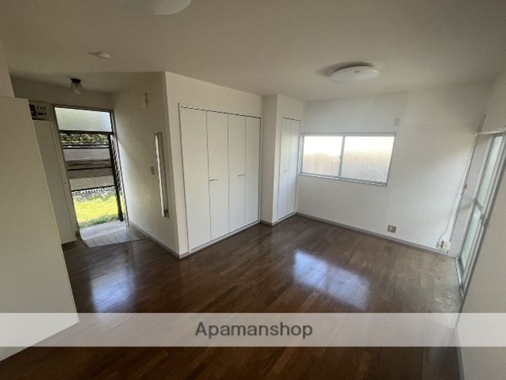 東京都武蔵野市境南町1丁目の賃貸アパートの居間