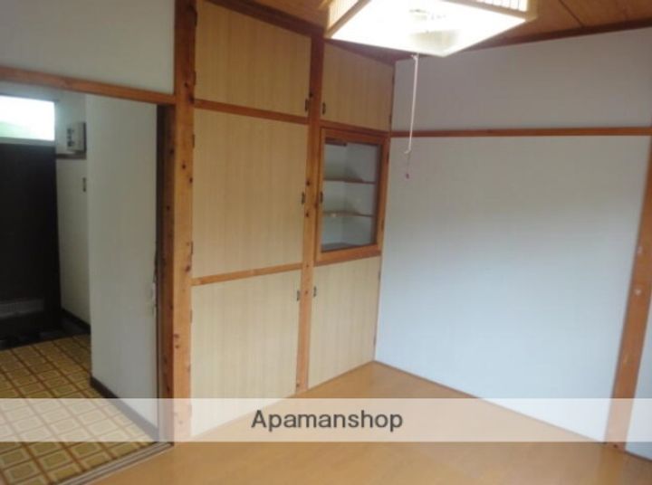 東京都三鷹市井口4丁目の賃貸アパートの居間