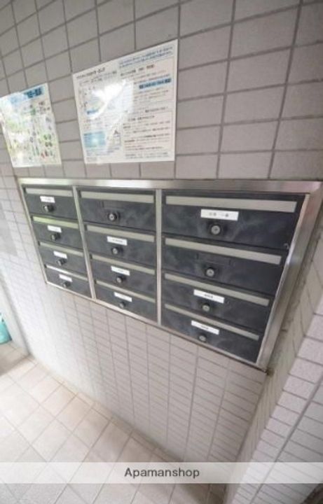 東京都武蔵野市西久保2丁目の賃貸マンションの外観