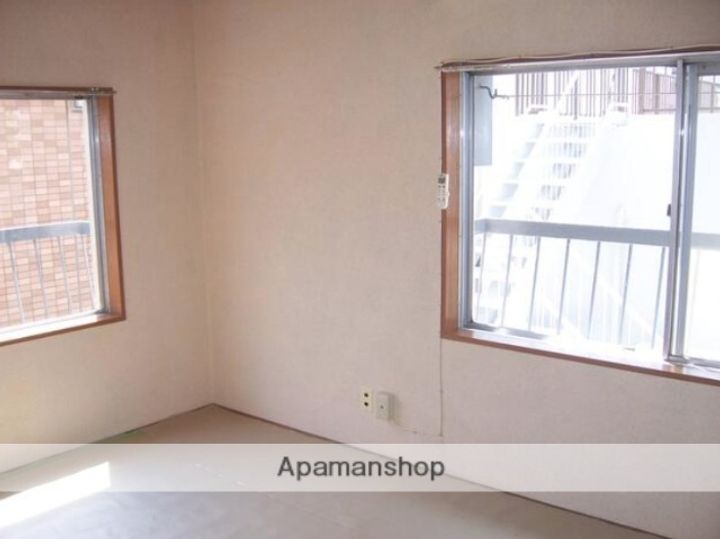 東京都武蔵野市中町2丁目の賃貸マンションの居間