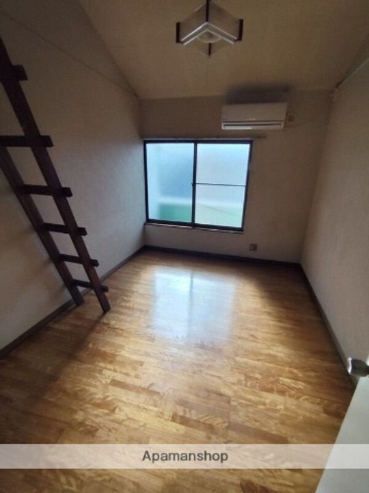 東京都調布市深大寺北町6丁目の賃貸アパートの居間