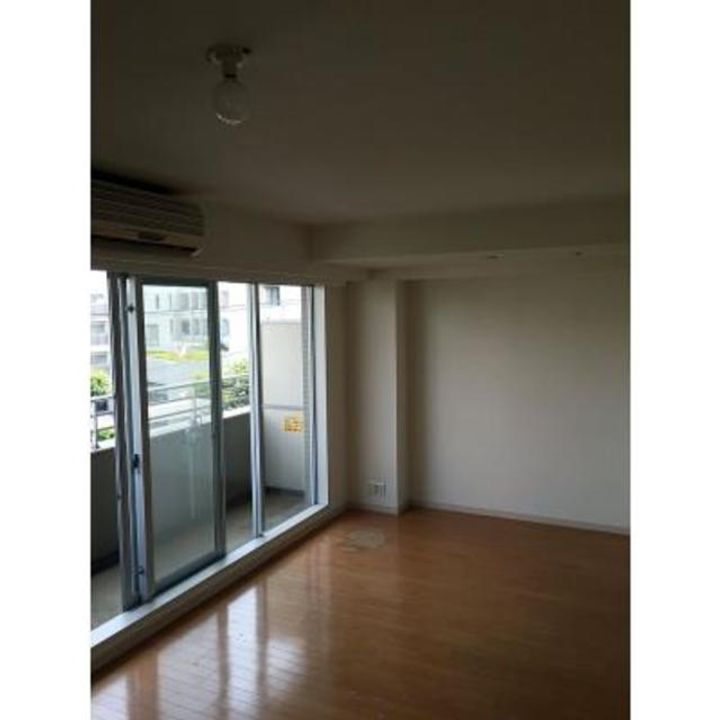 ピュアステージ千歳船橋の居間