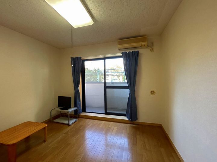 レオパレスMIWAの居間