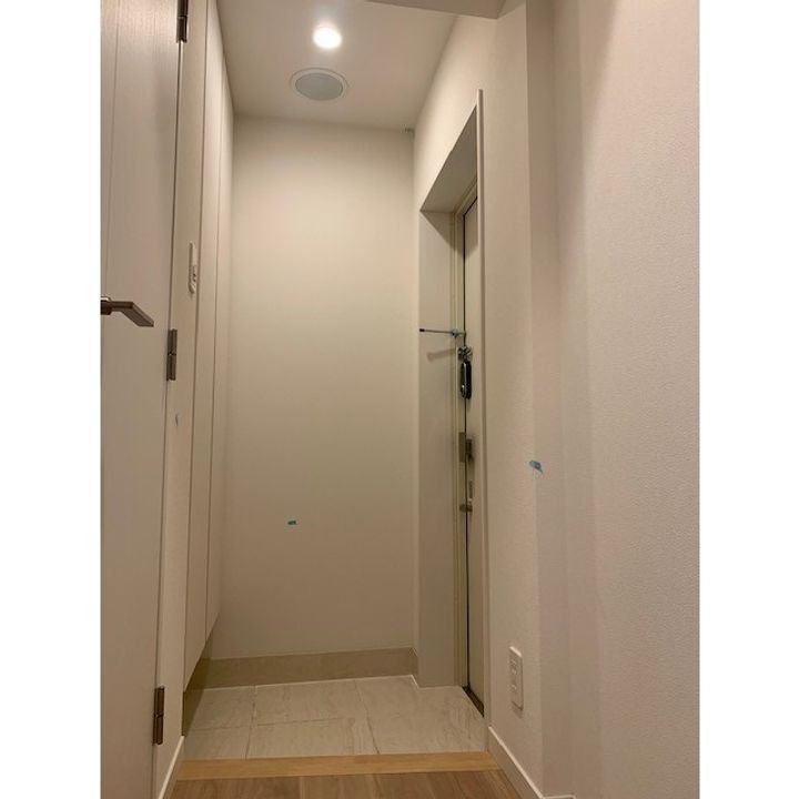 リバーレ東新宿の玄関