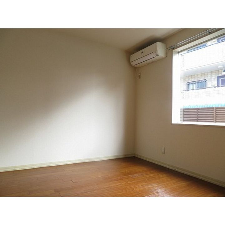 東京都世田谷区鎌田2丁目の賃貸アパートの居間