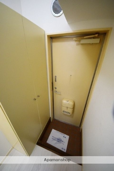 東京都西東京市南町2丁目の賃貸アパートの玄関