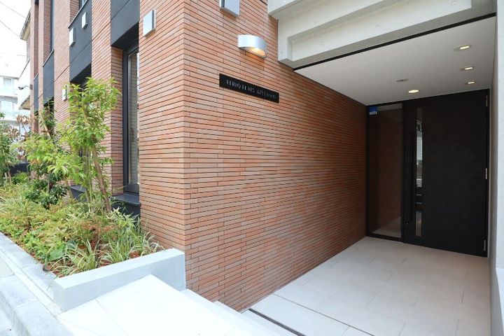東京都中野区大和町1丁目の賃貸マンションの外観