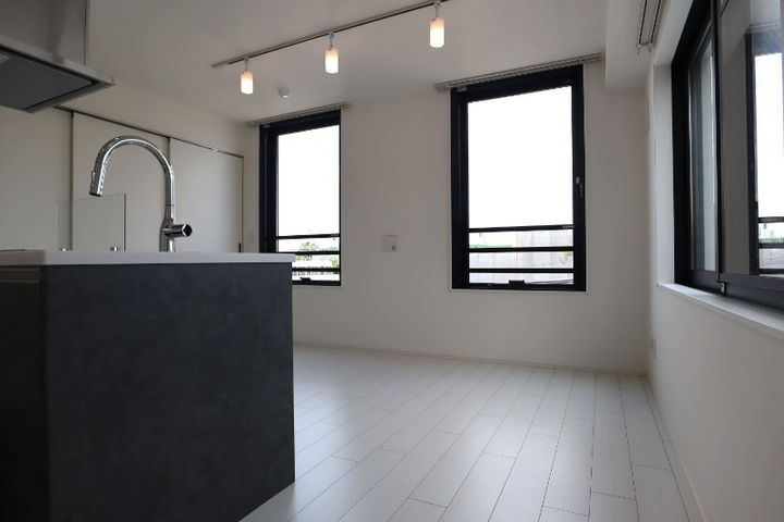 東京都中野区大和町1丁目の賃貸マンションの居間