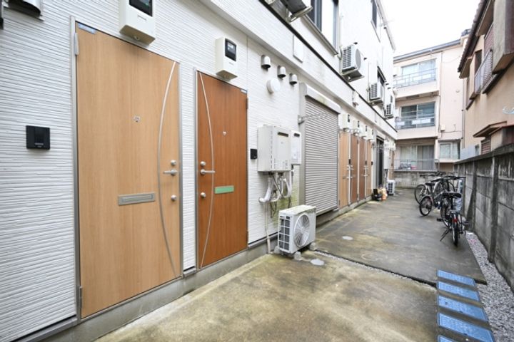 東京都練馬区関町東2丁目の賃貸アパートの玄関