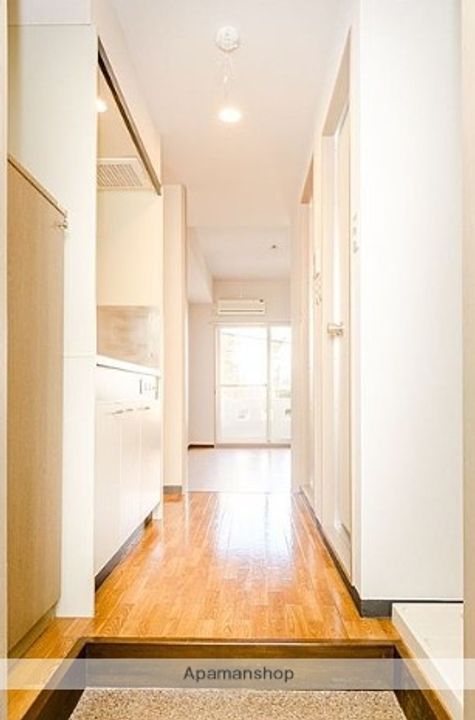 スチューデントハイツ代々木上原の玄関