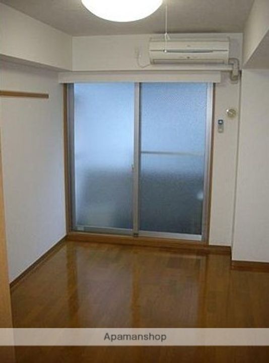 東京都渋谷区幡ヶ谷2丁目の賃貸マンションの居間