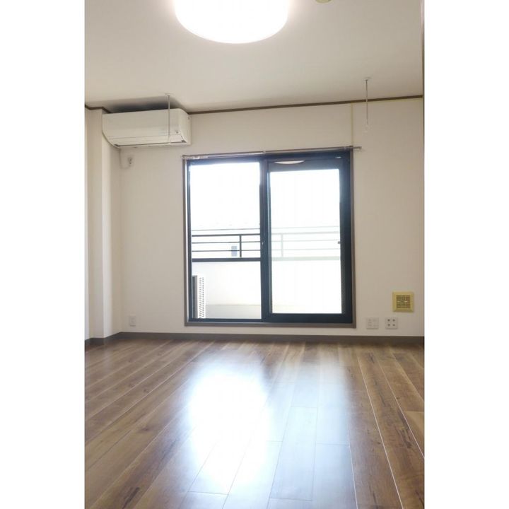 フレグランス上目黒301号室の居間