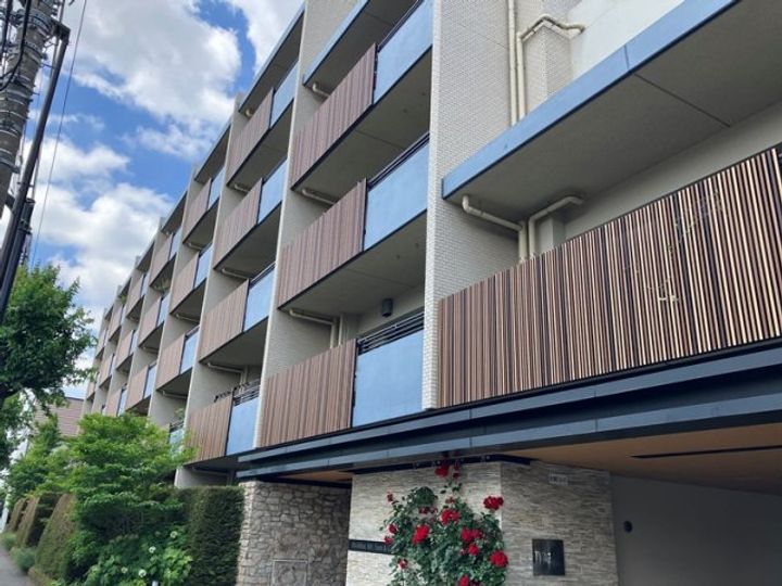 東京都狛江市中和泉3丁目の賃貸マンションの外観