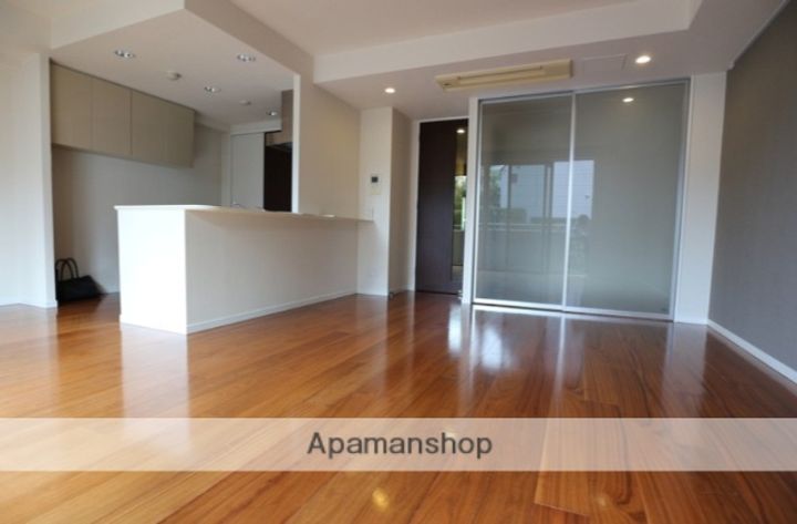 グレンパーク駒場の居間