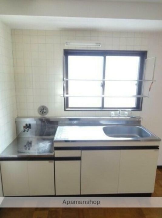 東京都目黒区鷹番1丁目の賃貸マンションのキッチン
