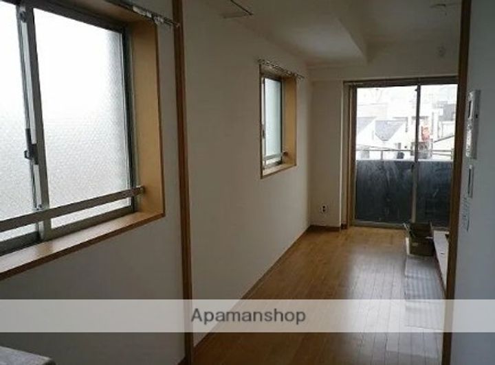 東京都渋谷区本町6丁目の賃貸マンションの居間