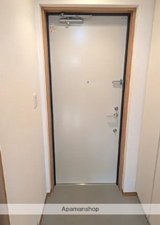 東京都渋谷区本町6丁目の賃貸マンションの玄関