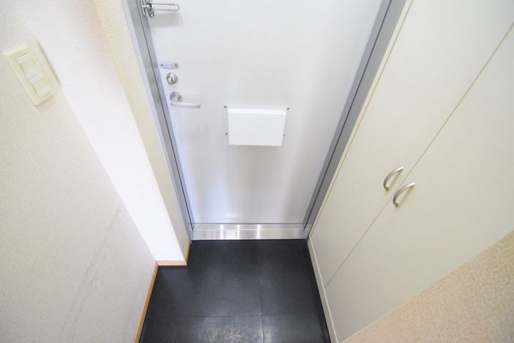 レオパレスEASTAGEⅡの玄関