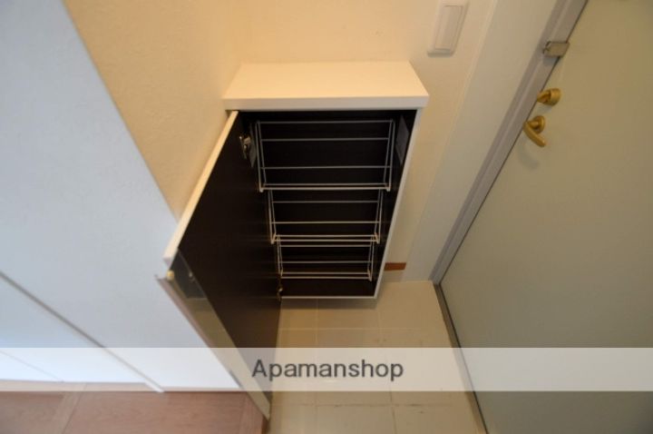 東京都世田谷区北沢1丁目の賃貸マンションの玄関