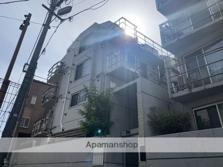 東京都世田谷区北沢1丁目の賃貸マンションの外観