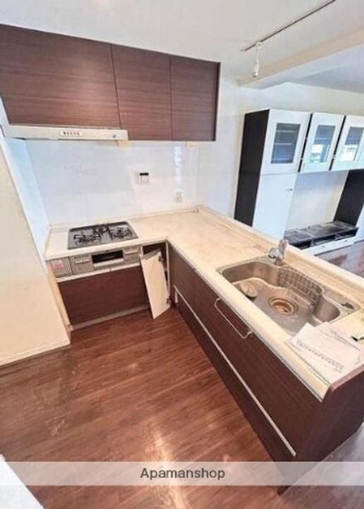東京都中野区中央5丁目の賃貸マンションのキッチン