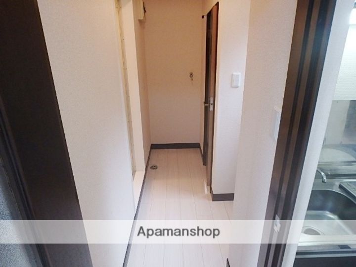 東京都国分寺市泉町3丁目の賃貸アパートの玄関