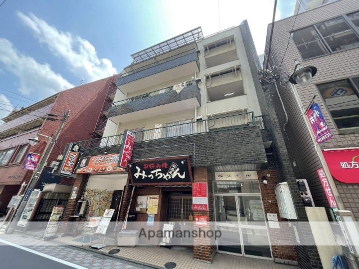 健生ビルの外観