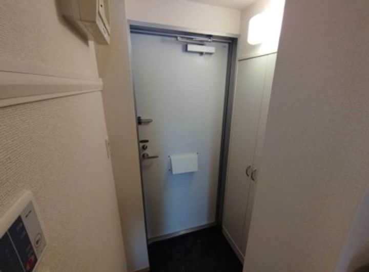 レオパレスコスモスの玄関