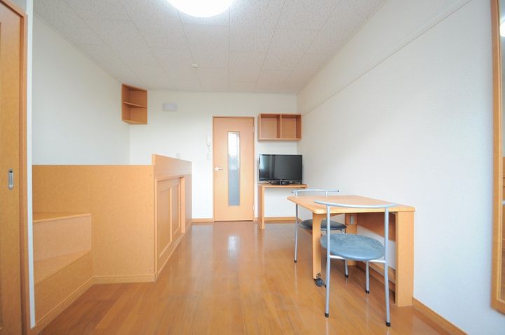 レオパレスコレマサ102の居間