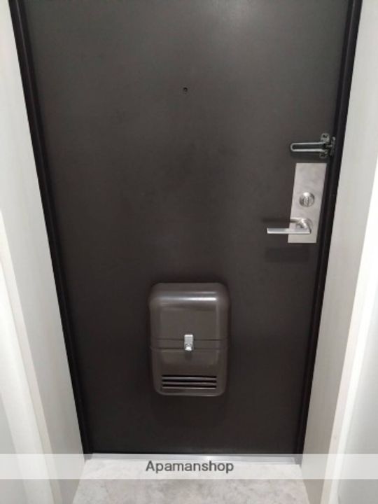 東京都三鷹市井口3丁目の賃貸マンションの玄関