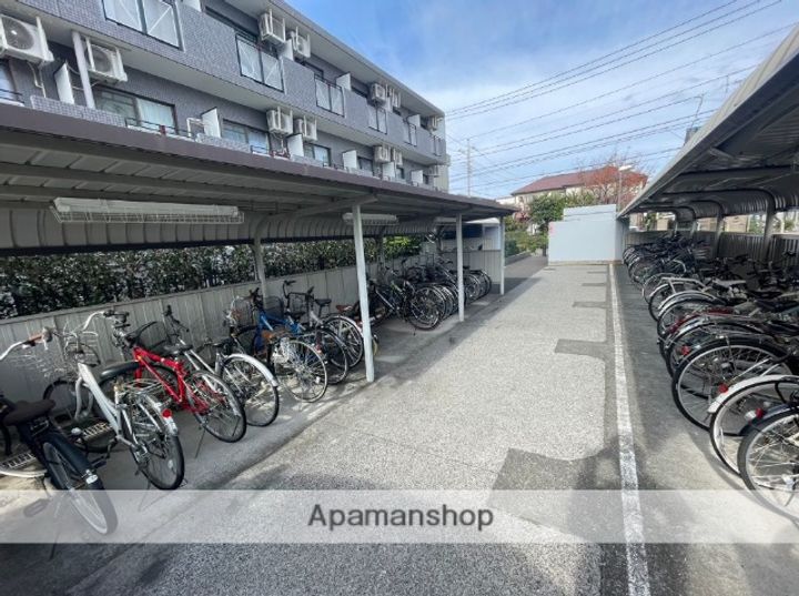 東京都三鷹市井口3丁目の賃貸マンションの外観