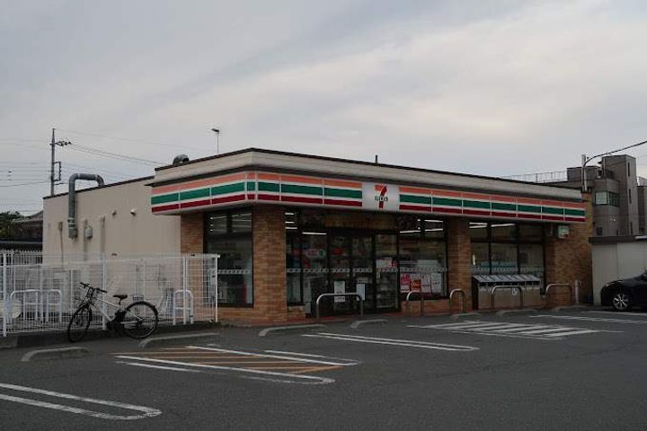 クレイノファウンデーション美好102の周辺