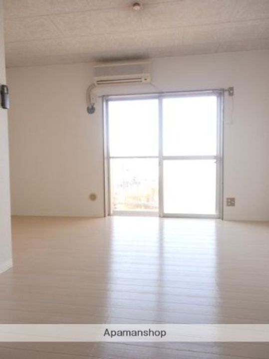 サンアベニュー師岡の居間