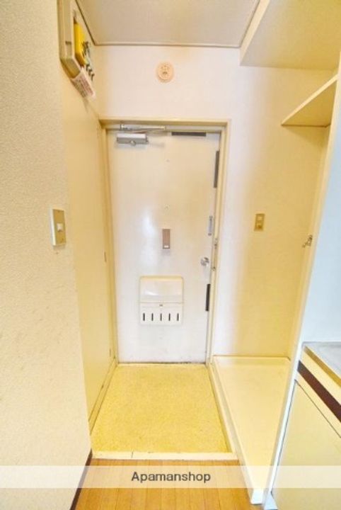 東京都東中市晴見町3丁目の賃貸マンションの玄関