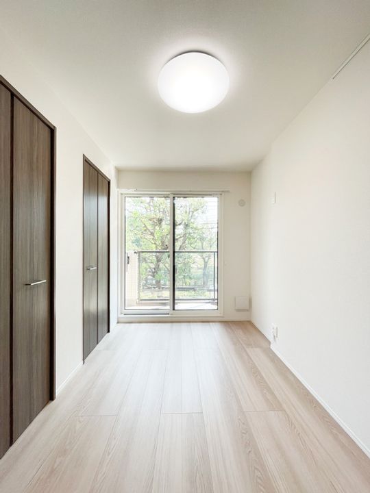 Dアセット栄町301の居間