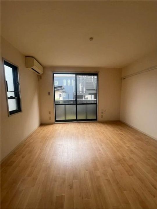 ラベンダーハイツ府中B101の居間