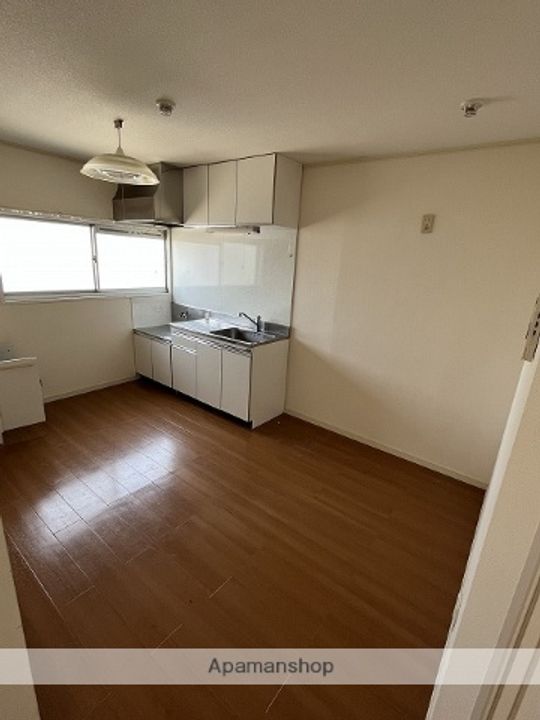 東京都小平市小川町1丁目の賃貸アパートの居間