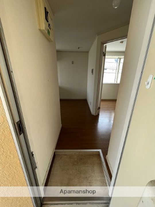 東京都小平市小川町1丁目の賃貸アパートの玄関